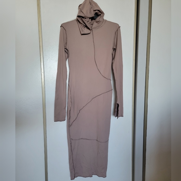 Long Tan Stich Design Dress with Hood - Picture 2 of 2